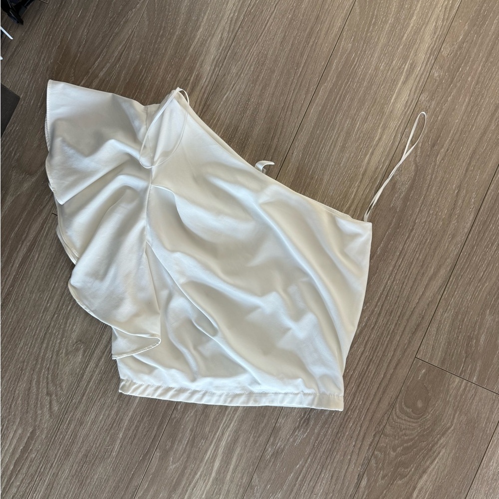 Hemline Elegant White One-Shoulder Top